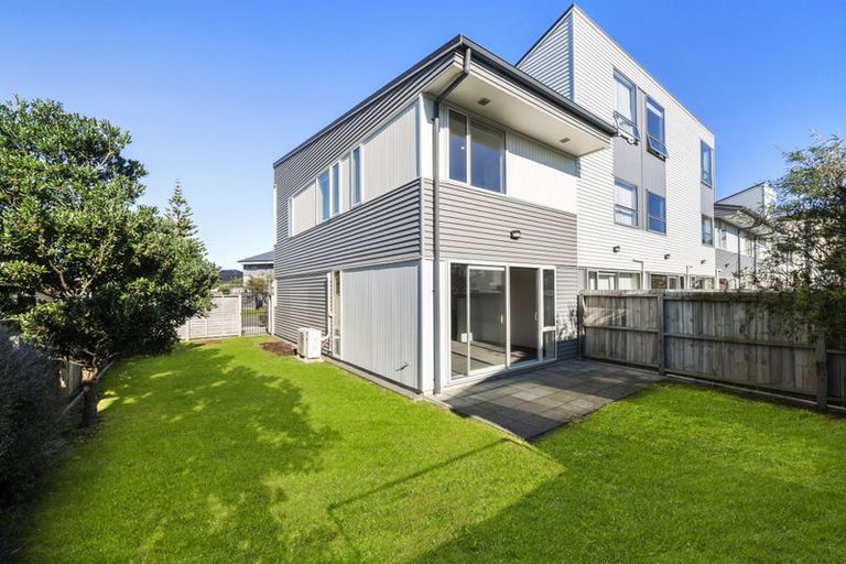 Photo of property in 10/2 Stone Street, Miramar, Wellington, 6022