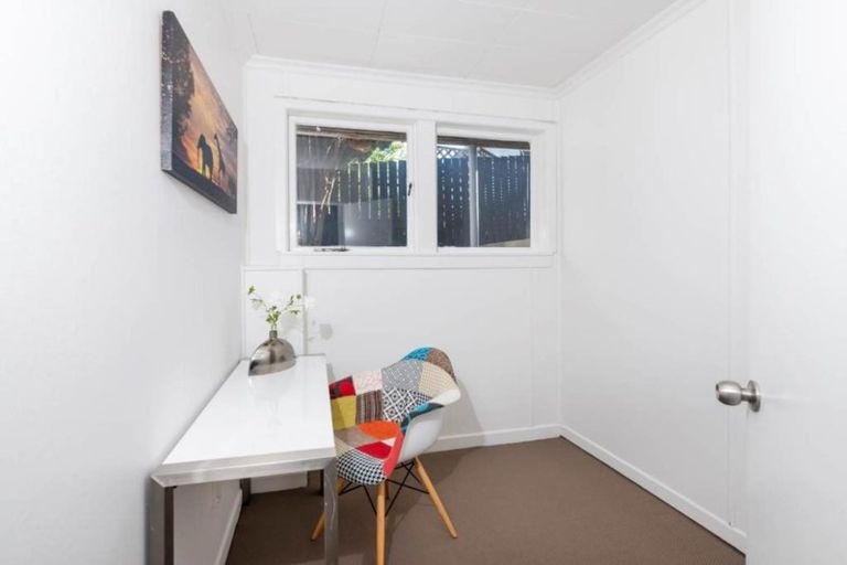 Photo of property in 1 Kamara Road, Glen Eden, Auckland, 0602