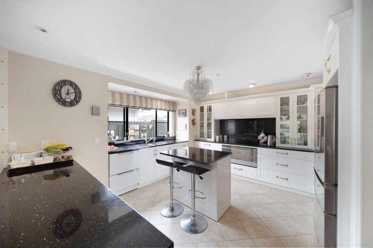 Photo of property in 16 Len Garlick Place, Pahurehure, Papakura, 2113