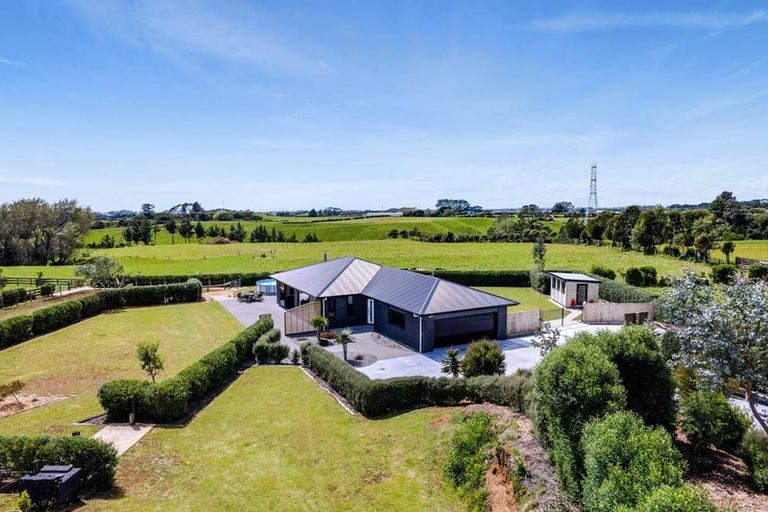 Photo of property in 135 Sealy Road, Omata, New Plymouth, 4374