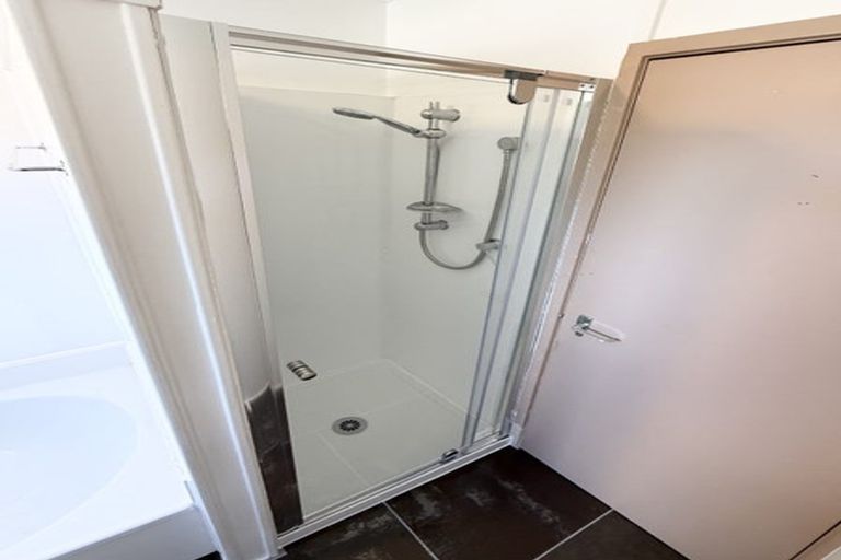 Photo of property in 2/856 East Coast Road, Northcross, Auckland, 0630