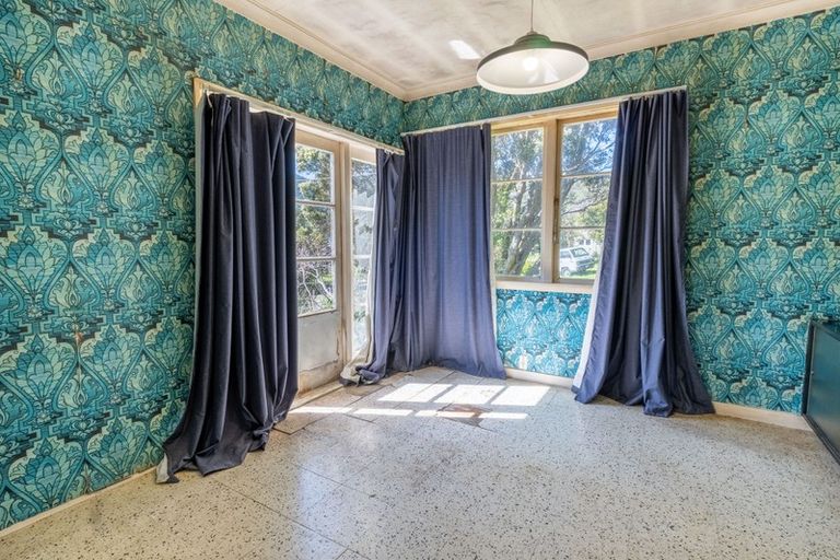 Photo of property in 20 Raroa Terrace, Tawa, Wellington, 5028