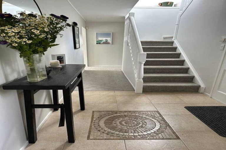 Photo of property in 33 Agincourt Street, Glenfield, Auckland, 0629