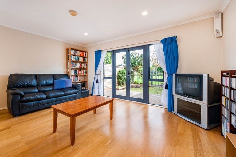 Photo of property in Tuscany Way, 21/3 Ambrico Place, New Lynn, Auckland, 0600