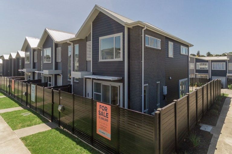 Photo of property in 42 Karepiro Drive, Stanmore Bay, Whangaparaoa, 0932