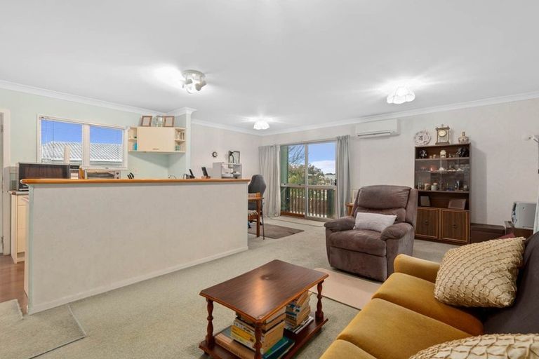 Photo of property in 22 Burundi Avenue, Clendon Park, Auckland, 2103