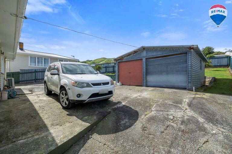 Photo of property in 50 Arahura Crescent, Waitangirua, Porirua, 5024