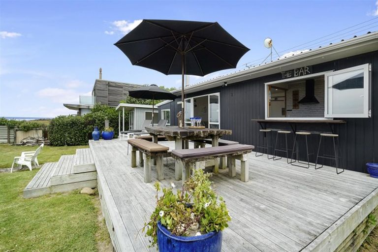 Photo of property in 17 Pukehina Parade, Pukehina, 3189