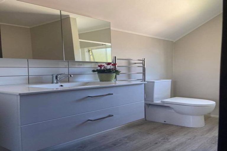 Photo of property in 1/27 Weetman Drive, Browns Bay, Auckland, 0630