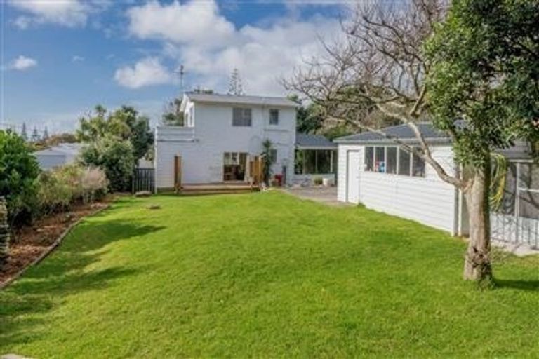 Photo of property in 6 Kaitawa Street, Waikanae Beach, Waikanae, 5036