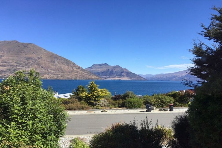 Photo of property in 57 Cedar Drive, Kelvin Heights, Queenstown, 9300