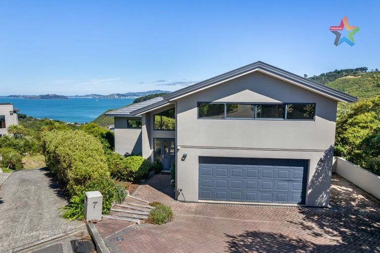 Photo of property in 7 Green Park Lane, Korokoro, Lower Hutt, 5012
