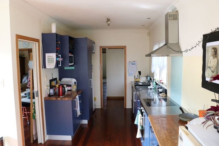 Photo of property in 1/11 Forrest Hill Road, Milford, Auckland, 0620