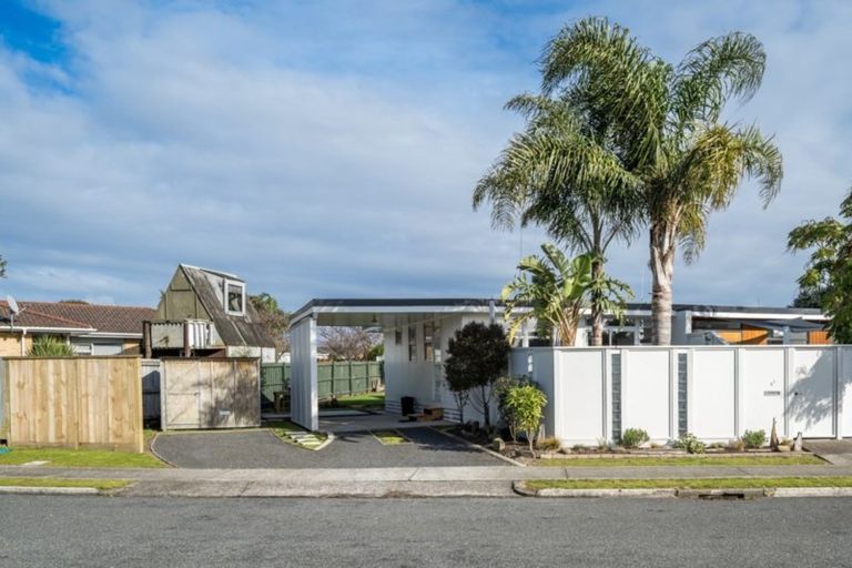 Photo of property in 4 Tahara Crescent, Mount Maunganui, 3116
