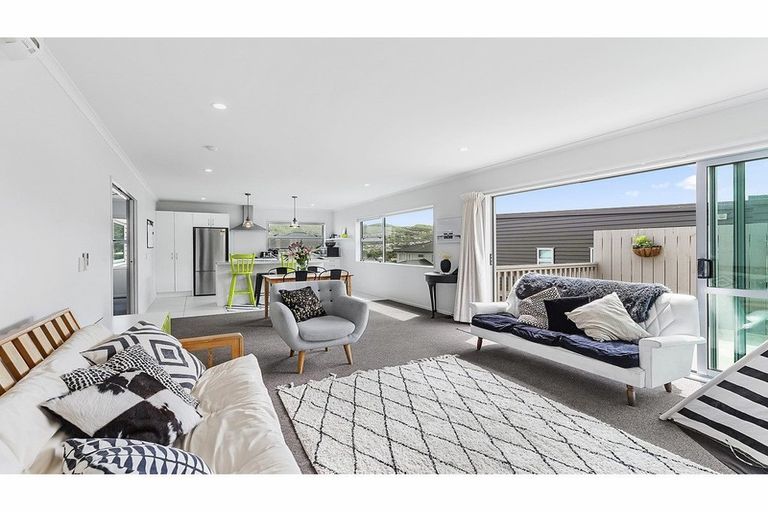 Photo of property in 19 Cresswell Place, Johnsonville, Wellington, 6037