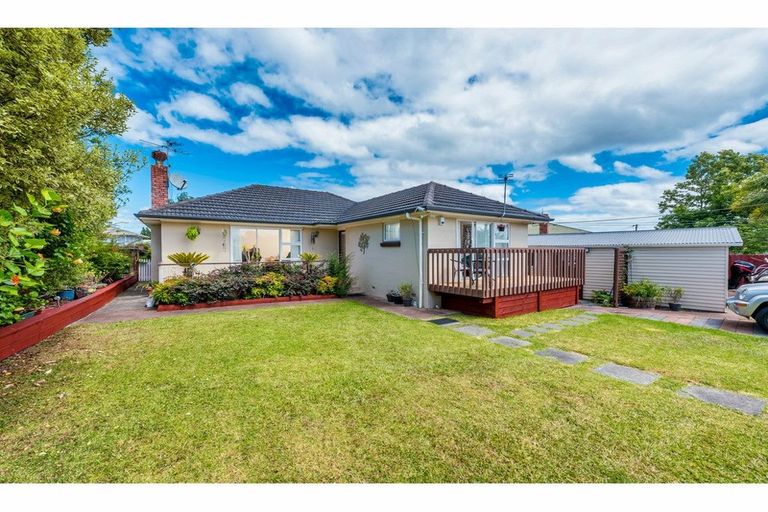 Photo of property in 14 Fairdene Avenue, Henderson, Auckland, 0610