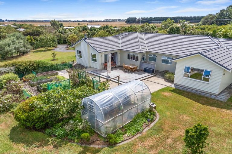 Photo of property in 32 Ketemaringi Way, Manakau, Levin, 5573