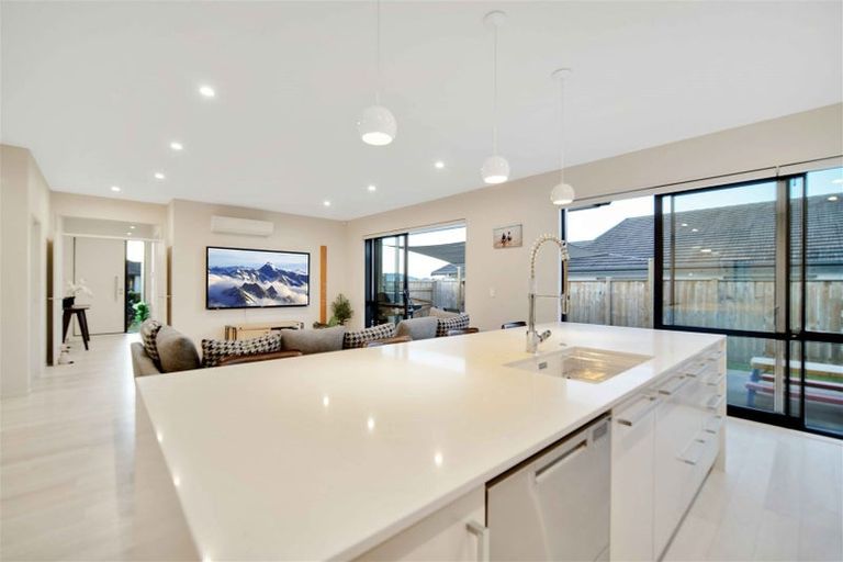 Photo of property in 28 Kaiawa Street, Beachlands, Auckland, 2018