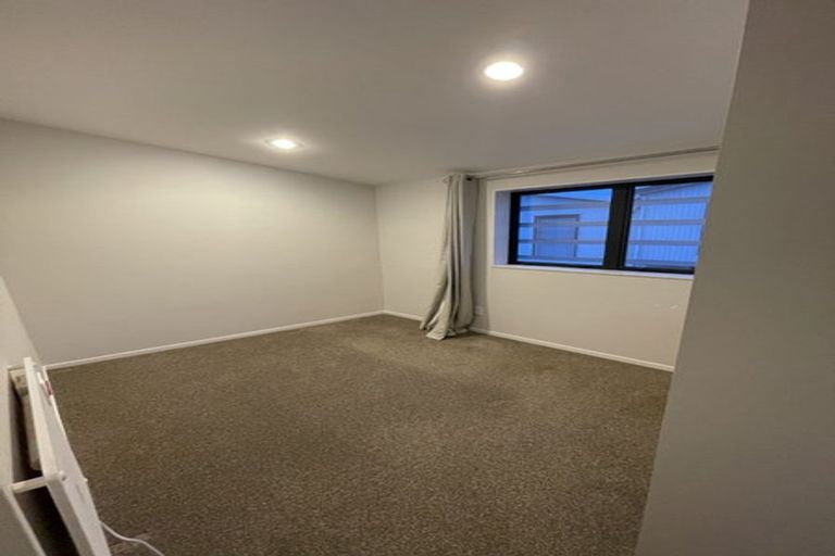 Photo of property in 2/10 Silver Moon Road, Albany Heights, Auckland, 0632