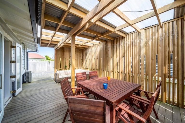 Photo of property in 19 Burns Street, Hawera, 4610