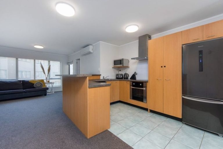 Photo of property in The Haven, 29/120 Beach Haven Road, Beach Haven, Auckland, 0626