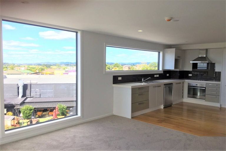 Photo of property in Bella Vista, 3g/84 Gunner Drive, Te Atatu Peninsula, Auckland, 0610