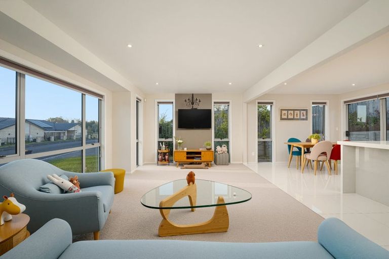 Photo of property in 79 Tiriwa Drive, Massey, Auckland, 0614