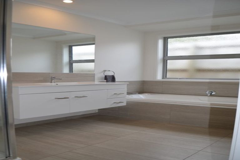 Photo of property in 35 Rochfort Crescent, Pyes Pa, Tauranga, 3112