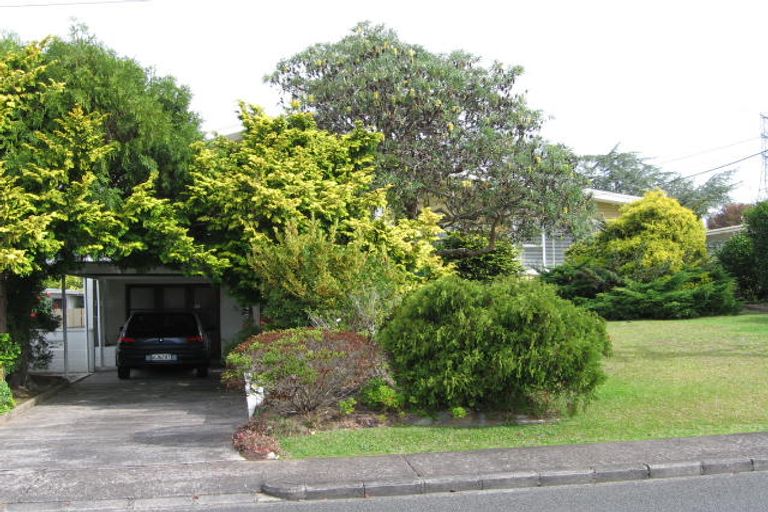 Photo of property in 37 Lyndhurst Road, Te Atatu South, Auckland, 0610