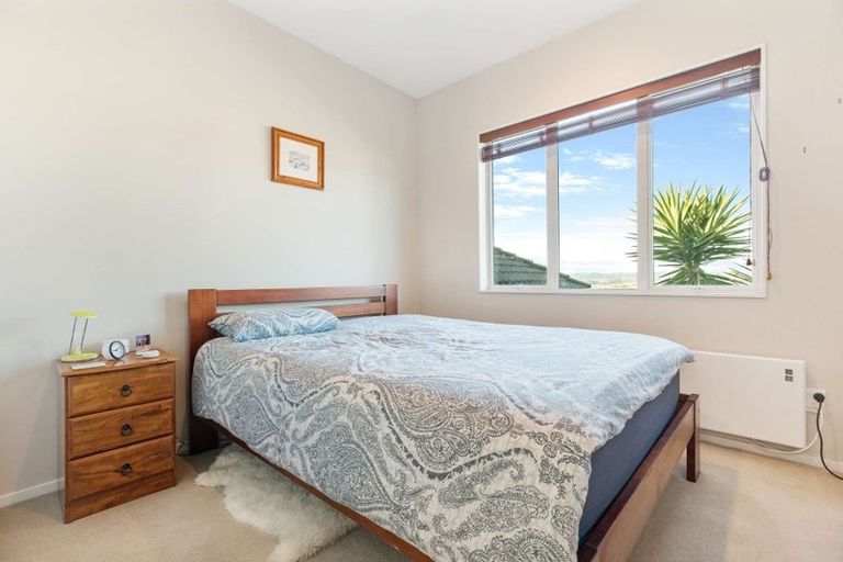 Photo of property in 2 Jammen Drive, Massey, Auckland, 0614