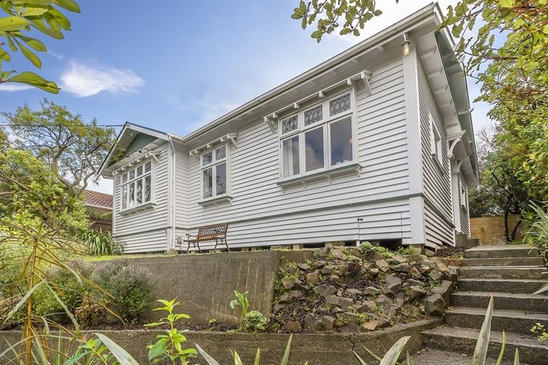 Photo of property in 11 Tio Tio Road, Miramar, Wellington, 6022