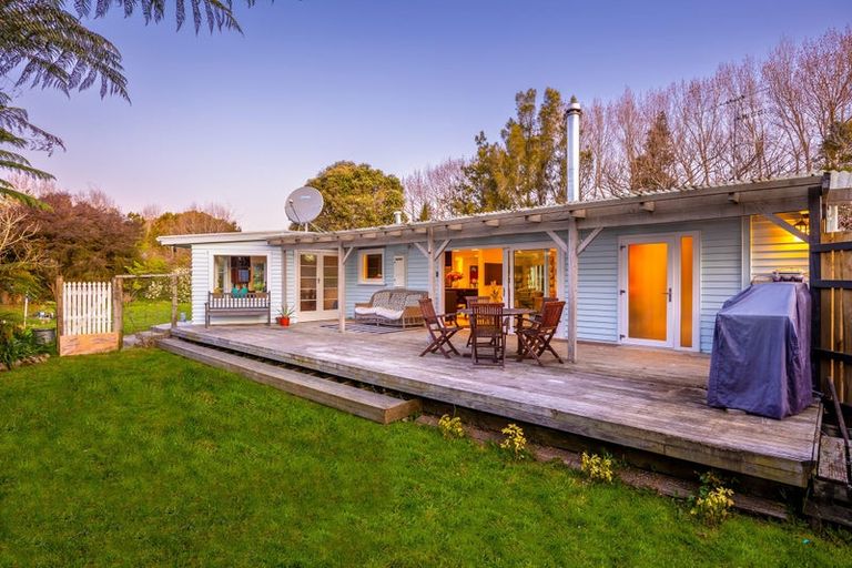 Photo of property in 147 Kina Beach Road, Tasman, Upper Moutere, 7173