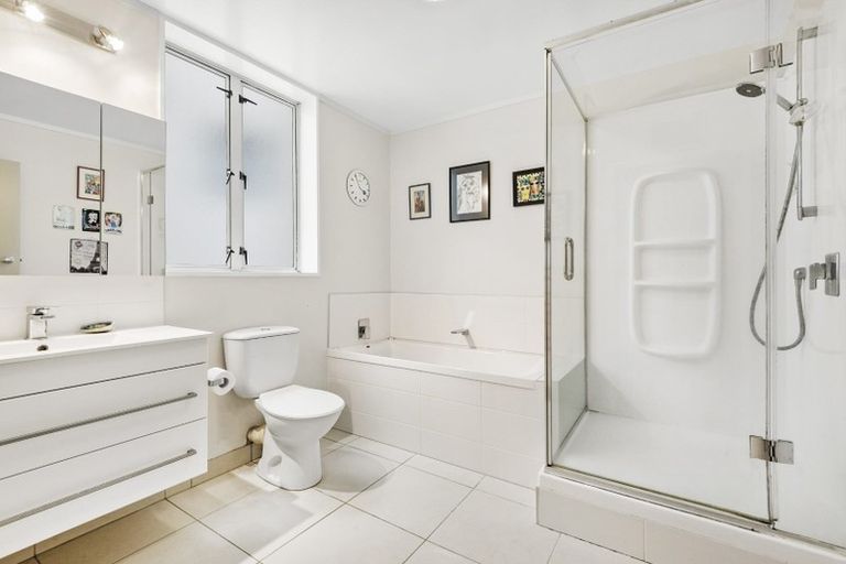 Photo of property in Matai Moana, 2/178 Oriental Parade, Oriental Bay, Wellington, 6011