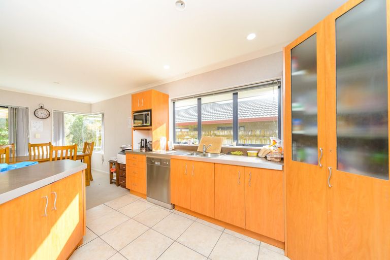 Photo of property in 114 Ruapehu Drive, Fitzherbert, Palmerston North, 4410