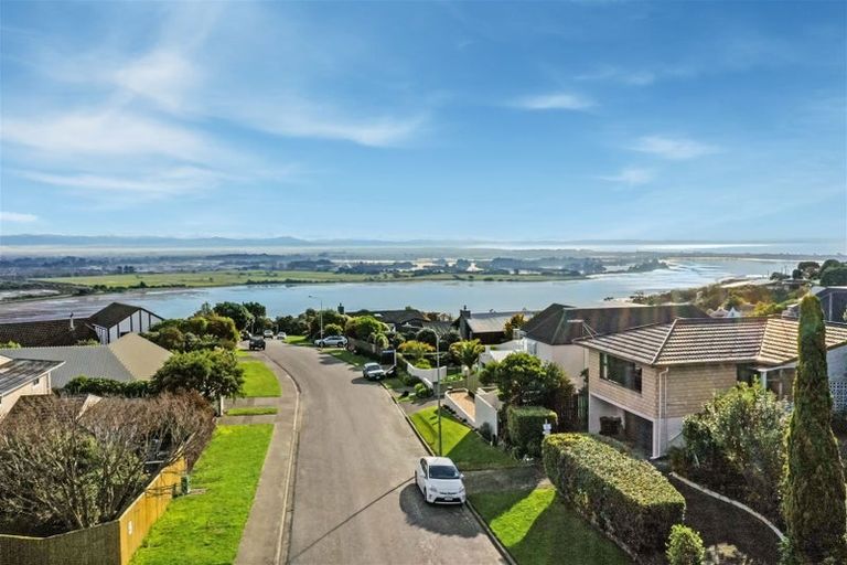 Photo of property in 92 Cannon Hill Crescent, Mount Pleasant, Christchurch, 8081