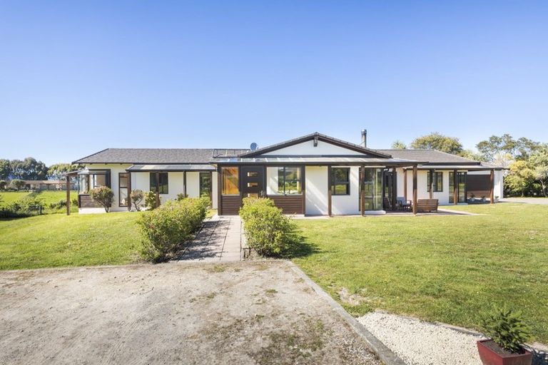 Photo of property in 32 Schnell Drive, Kelvin Grove, Palmerston North, 4414