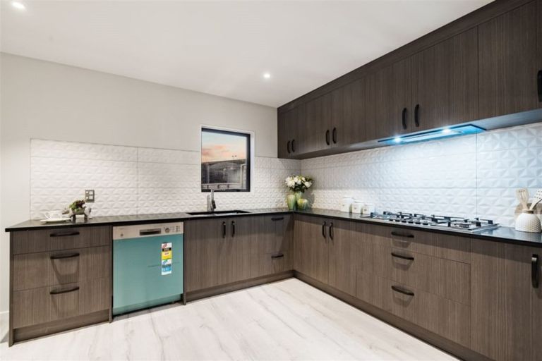 Photo of property in 48 Bordeaux Parade, Te Atatu South, Auckland, 0610