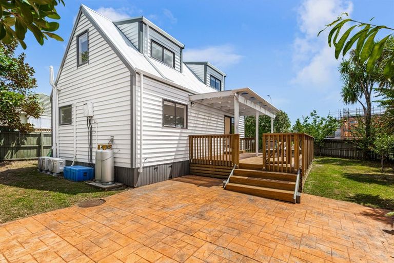 Photo of property in 2/12 Neil Avenue, Te Atatu Peninsula, Auckland, 0610