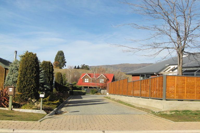 Photo of property in 23 Meadowstone Drive, Wanaka, 9305