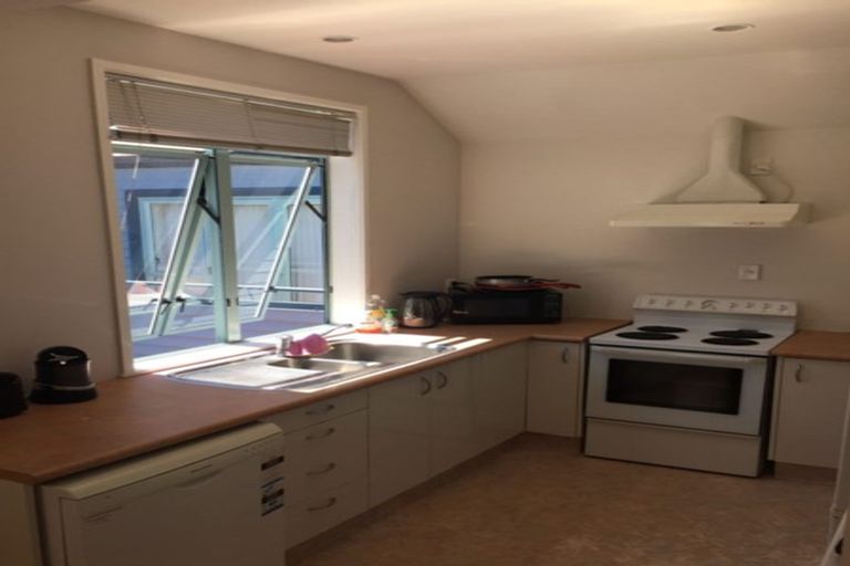 Photo of property in 7/93a Kelburn Parade, Kelburn, Wellington, 6012