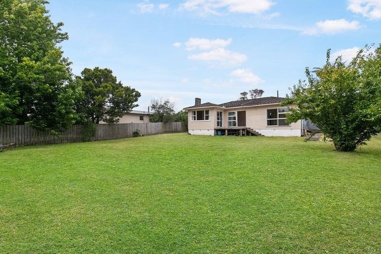 Photo of property in 100 Te Atatu Road, Te Atatu South, Auckland, 0610