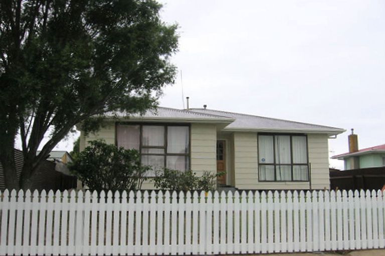 Photo of property in 16 Pembroke Street, Highbury, Palmerston North, 4412