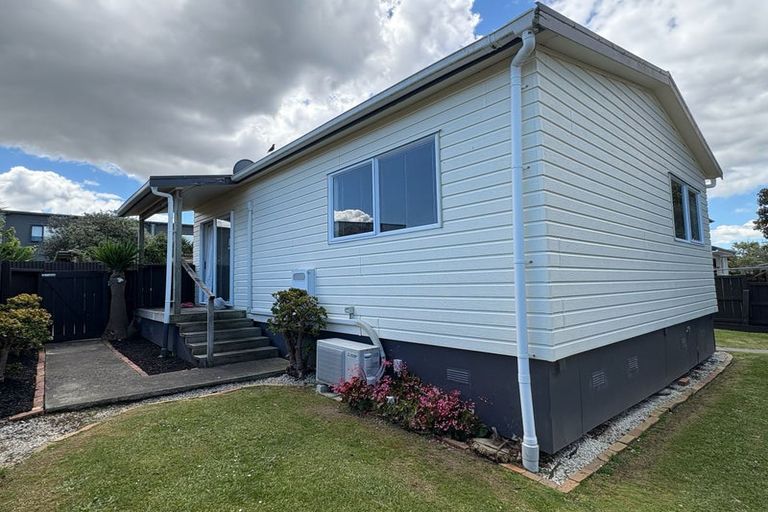 Photo of property in 36 Bowater Place, Manurewa, Auckland, 2102