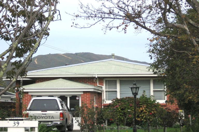 Photo of property in 39 Garden Road, Avalon, Lower Hutt, 5011
