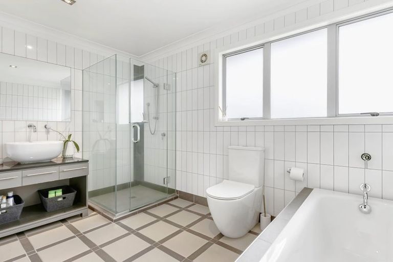 Photo of property in 168 Kittiwake Drive, Schnapper Rock, Auckland, 0632