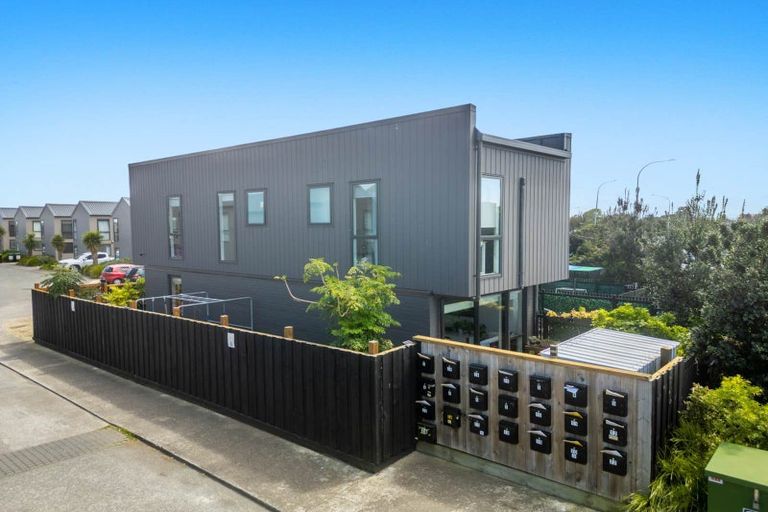 Photo of property in 640a Massey Road, Mangere, Auckland, 2022