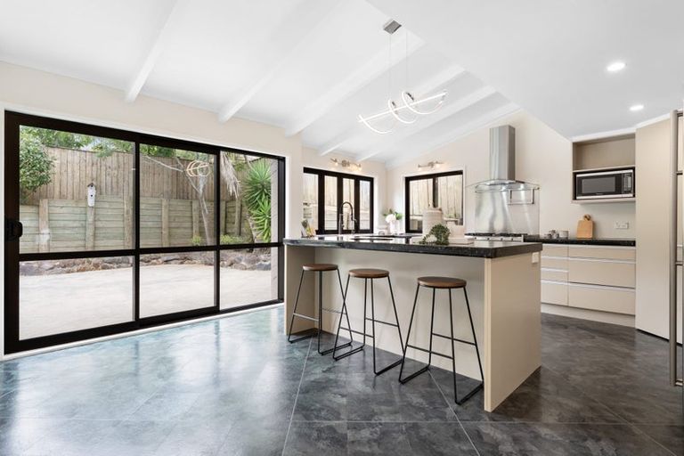 Photo of property in 31 Stranolar Drive, Mount Roskill, Auckland, 1041