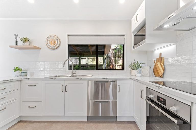 Photo of property in 52b Tiri Road, Manly, Whangaparaoa, 0930