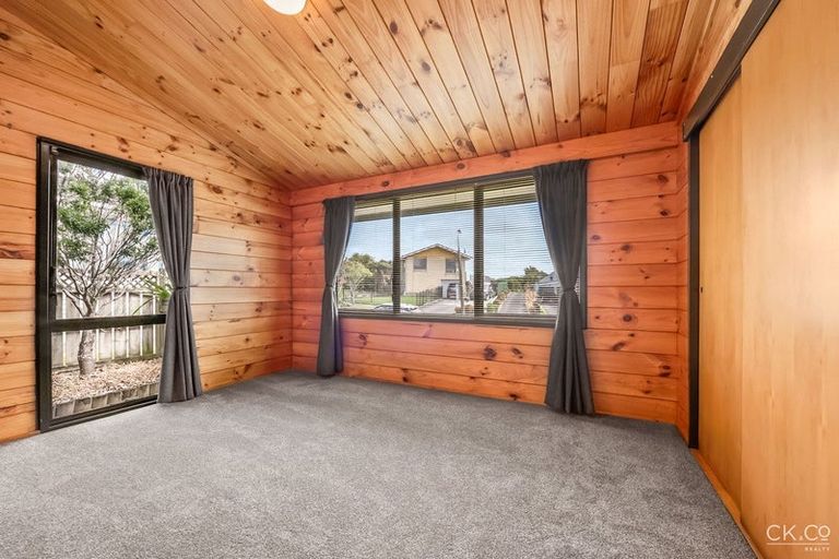 Photo of property in 19 Seymour Grove, Kingsley Heights, Upper Hutt, 5018