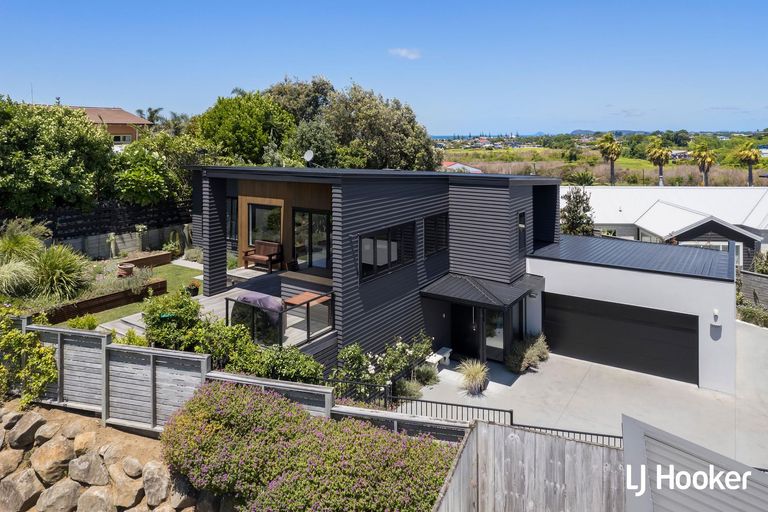 Photo of property in 17 Ralph Lane, Waihi Beach, 3611